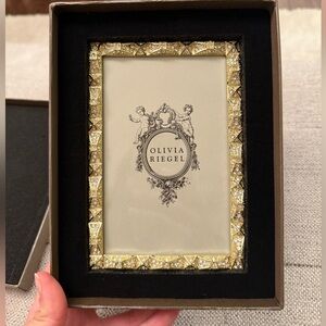 Olivia Riegel Remy Frame